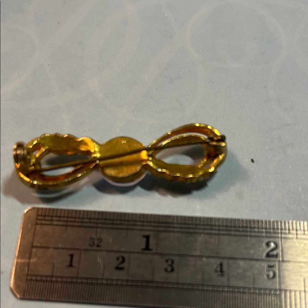 Elegant Gold Infinity Brooch - Picture 3 of 4